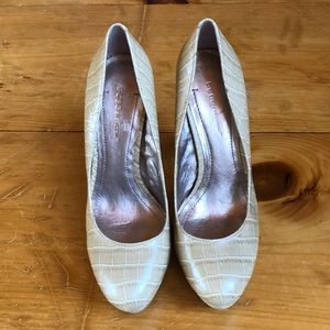 BCBG Faux Alligator Leather 5 1/2 In Pumps Size 9